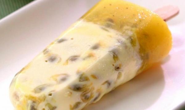 Picolé de maracujá caseiro: receita geladinha com leite condensado é fácil de fazer