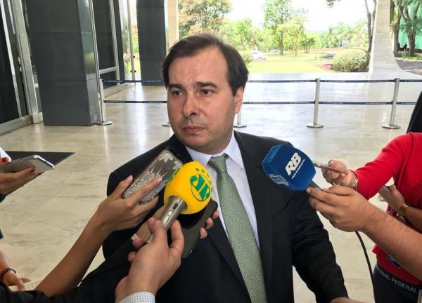 Maia diz que Câmara vai regulamentar em março auxílio-moradia no serviço público