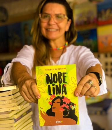 Escritora paraibana lança livro com história de resistência da mulher nordestina ao machismo