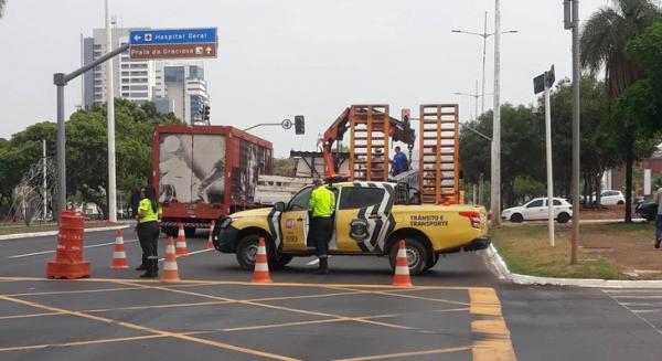 Palmas começa a receber decoração de Natal na Teotônio Segurado