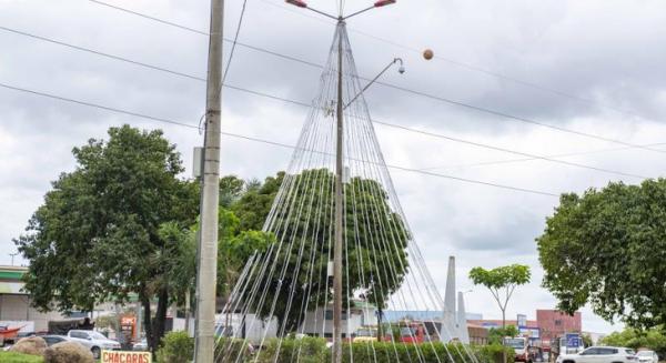 Ginásio Ayrton Senna e Avenida Tocantins recebem decoração natalina
