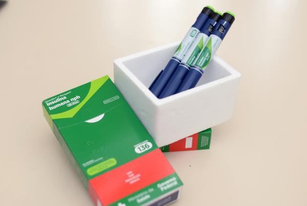 Centros de Saúde da Comunidade distribuem canetas aplicadoras de insulina