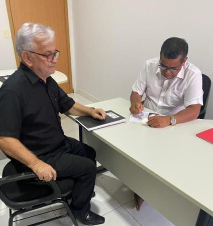 Walter Nordestino, Presidente da Nação Nordestina, é Recebido pelo Subprefeito Brasão para Planejamento do 32º Aniversário do Setor Maria Rosa