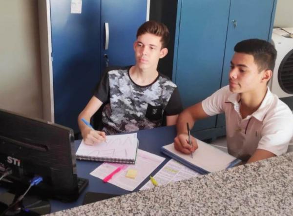 Estudantes de escolas públicas do Tocantins comemoram notas acima de 900 na redação do Enem